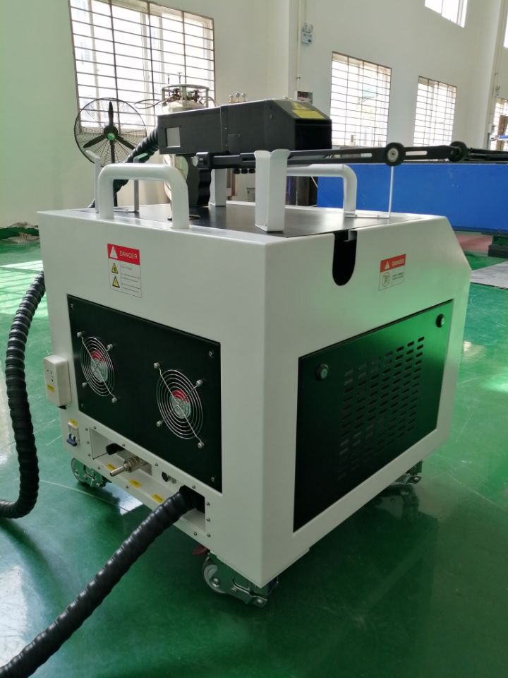 Système compact de décapage Laser 200W Pulsés conforme aux normes CE
